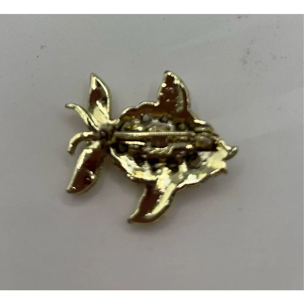 Lot of Four Vintage Goldtone Brooches